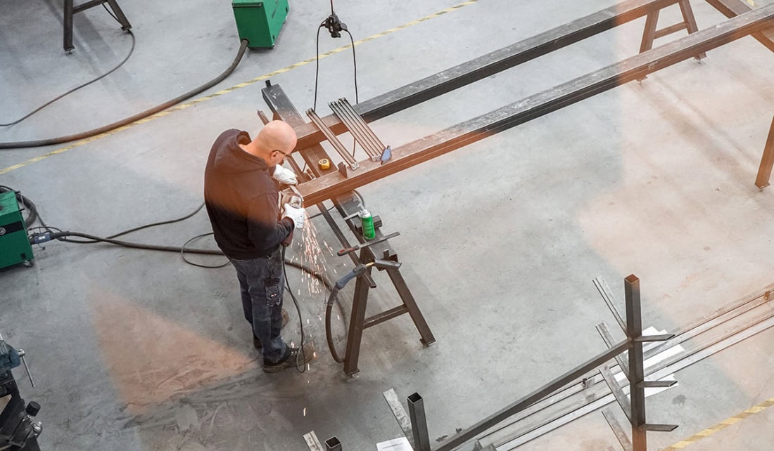 Productie stalen deuren met glas