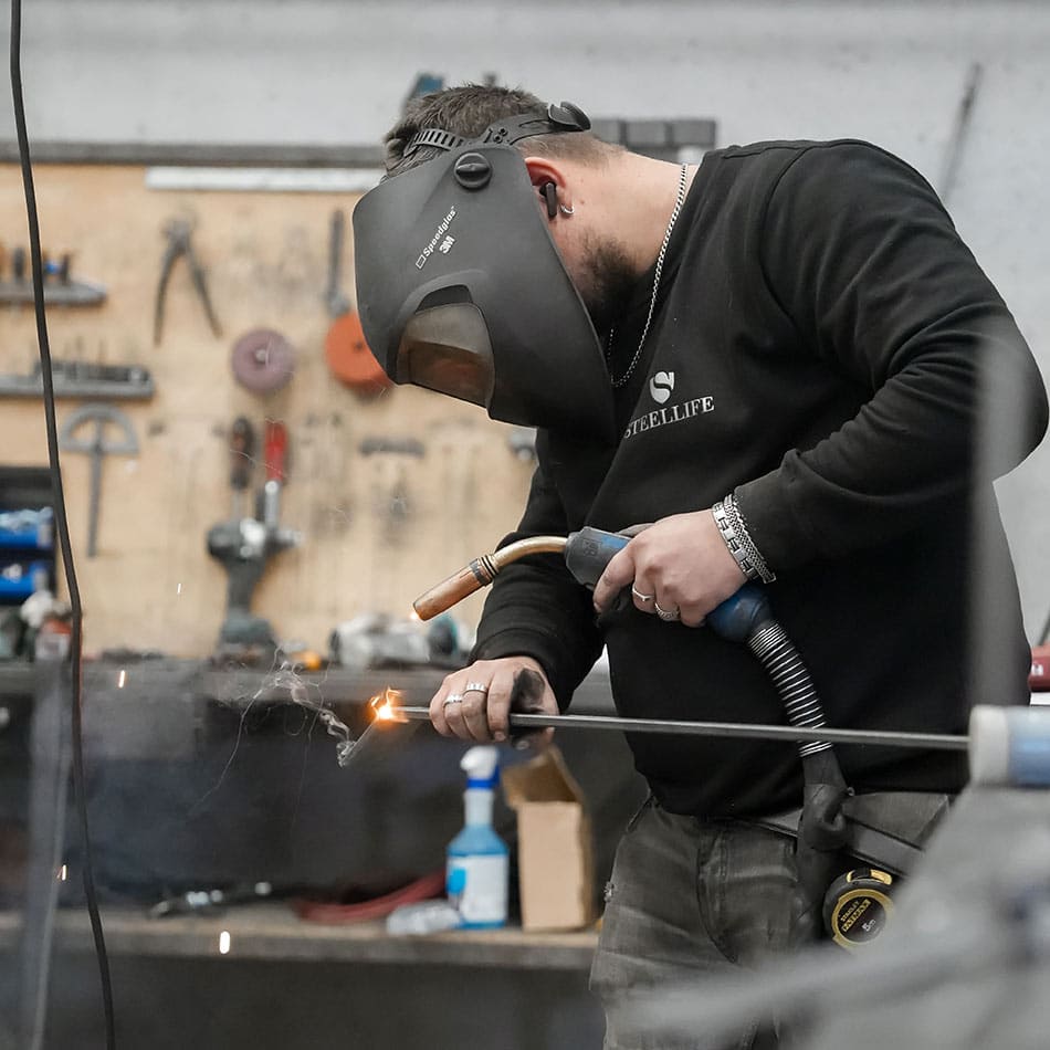 Hoe wordt glas vastgezet in een stalen deur van Steellife