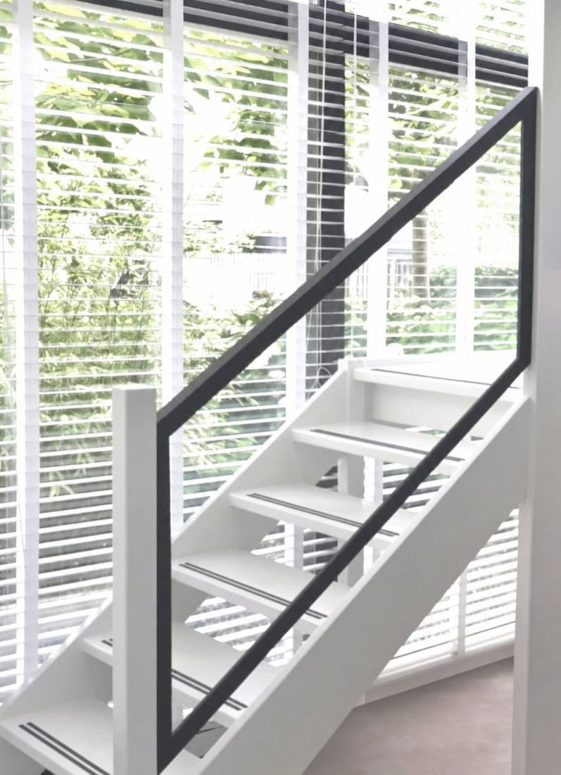Balustrade van staal en glas in Amstelveen