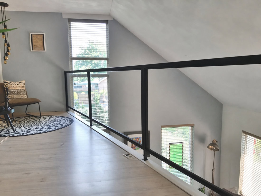 Stalen balustrade met glas