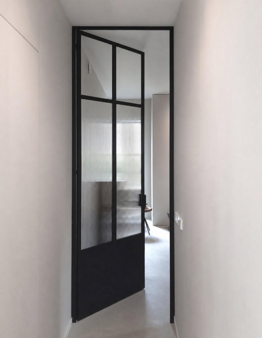 Stalen deur met canale glas A