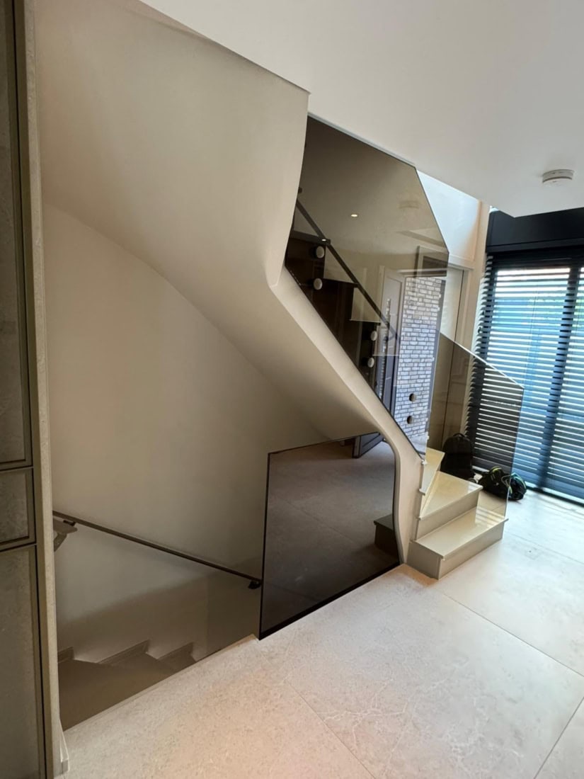 Volglazen balustrade met rookglas